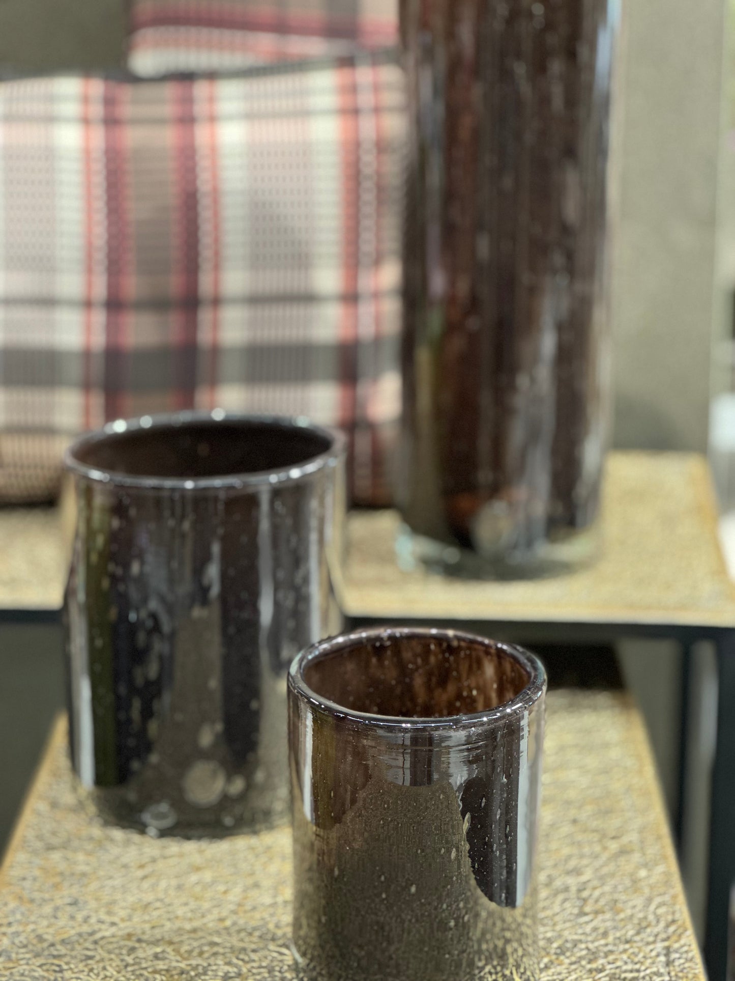 kezzel_keszitett_uveg_vaza_pipe_cylinder  forma brunette barna