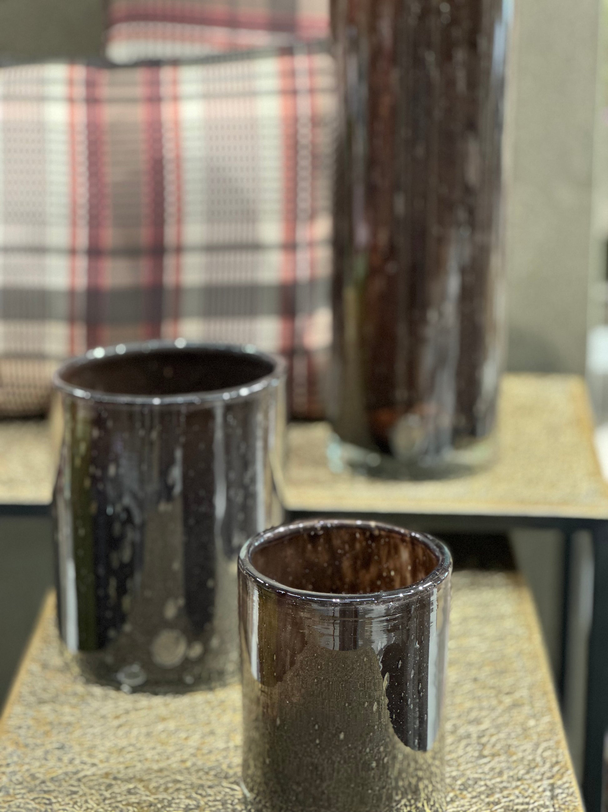 kezzel_keszitett_uveg_vaza_pipe_cylinder  forma brunette barna